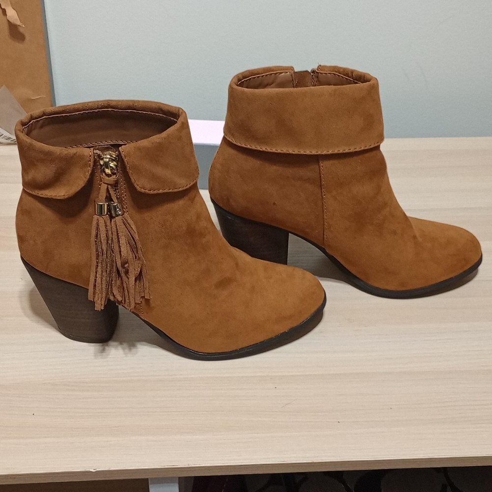 LC Lauren Conrad sweatpea cognac stacked heel ankle boot size 6